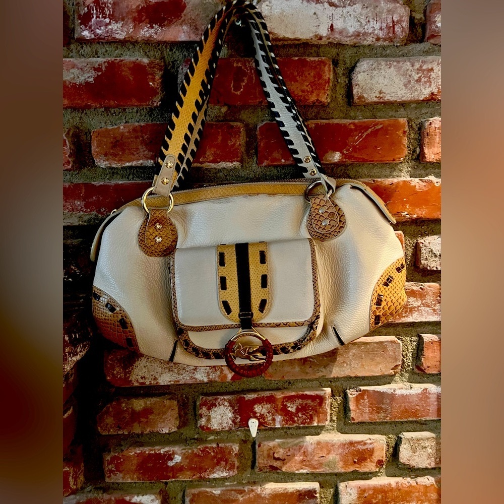 Beautiful Etro shoulder bag. Great used condition.